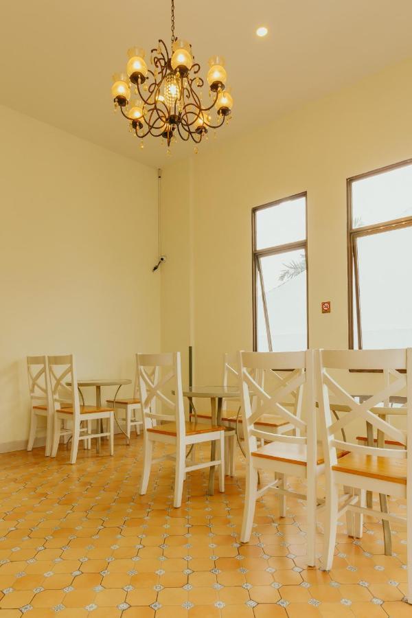 Urbanest Inn House Slipi Jacarta Exterior foto