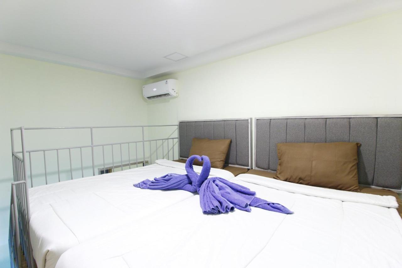 Urbanest Inn House Slipi Jacarta Quarto foto