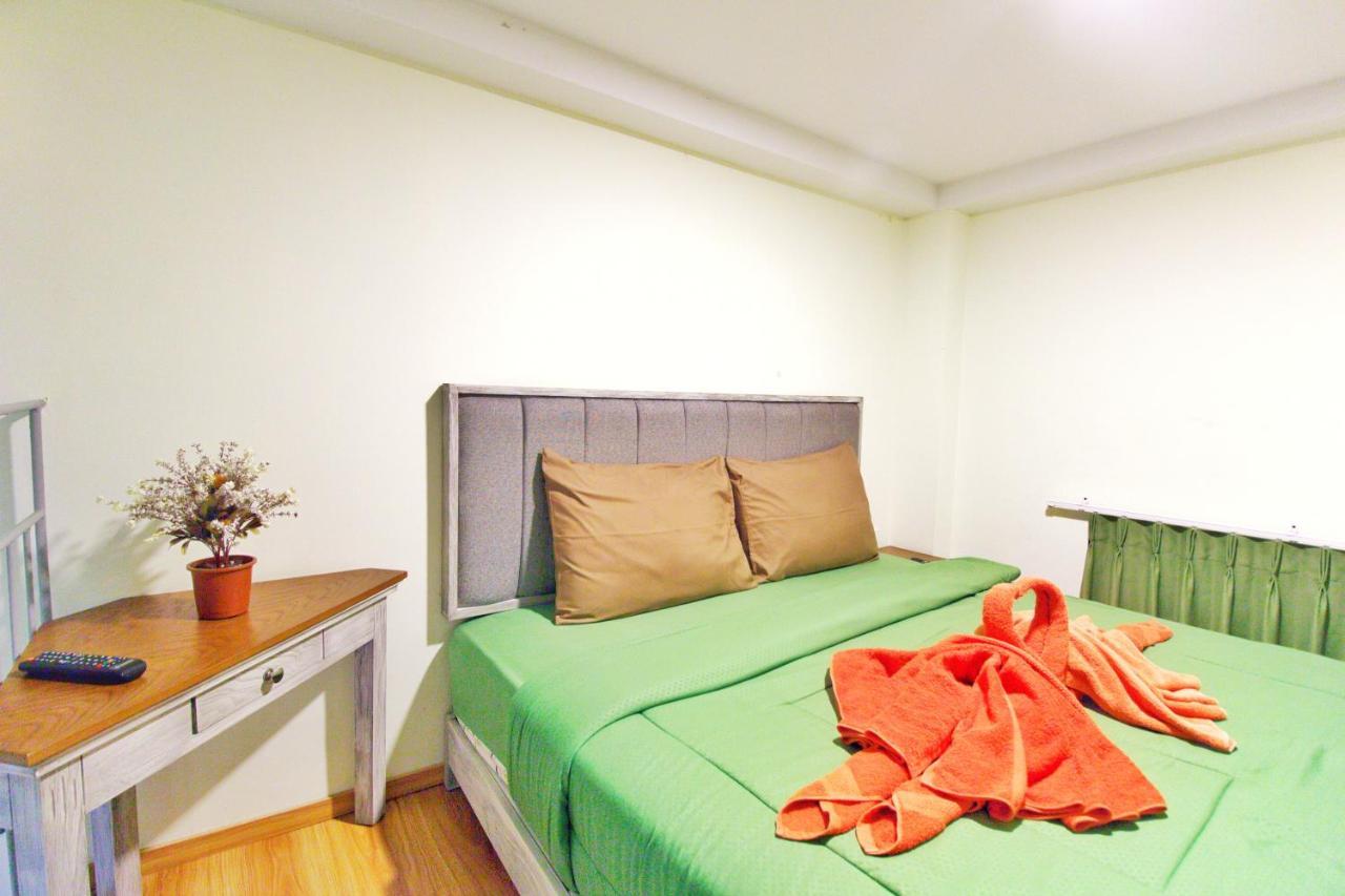 Urbanest Inn House Slipi Jacarta Quarto foto