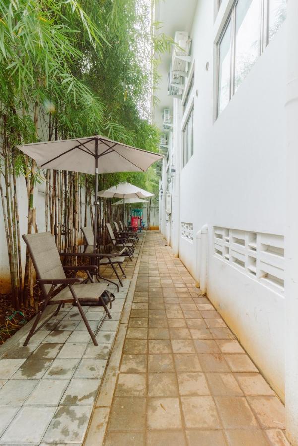 Urbanest Inn House Slipi Jacarta Exterior foto