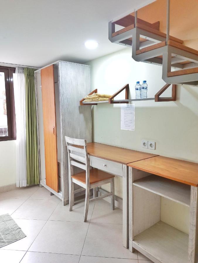 Urbanest Inn House Slipi Jacarta Exterior foto