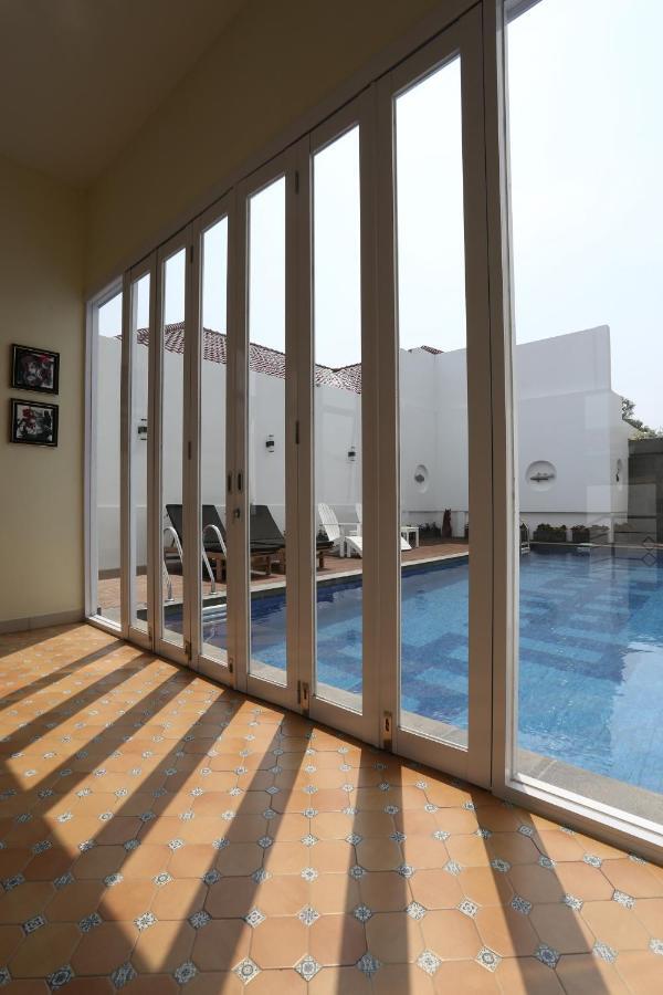 Urbanest Inn House Slipi Jacarta Exterior foto
